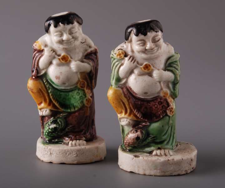Pair of Models of Liu Haiwith a toad - Kangxi period